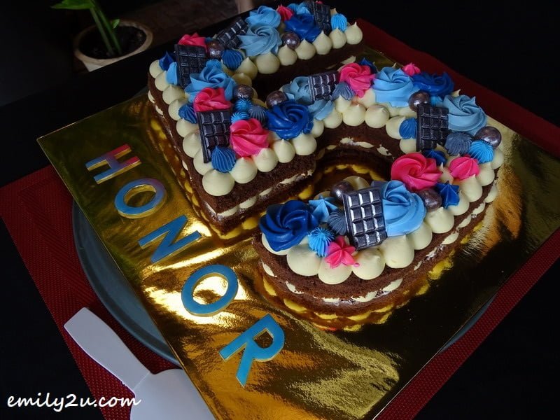 Honor 5th anniversary cake