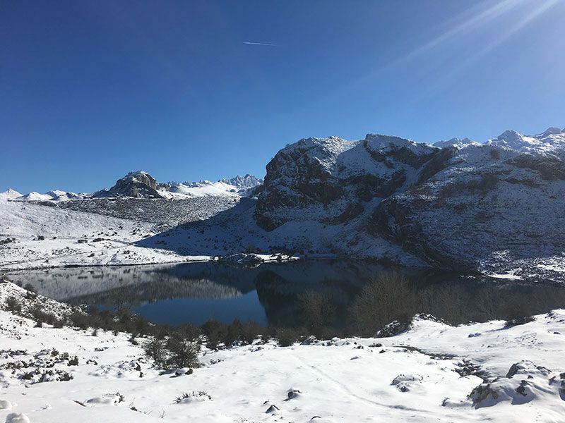 Arenas de Cabrales en invierno - Lagos de Covadonga