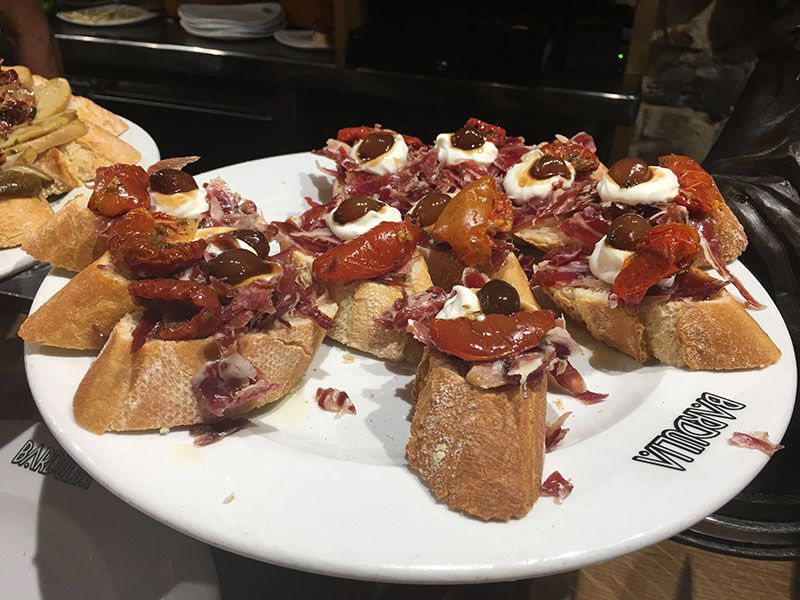 Pintxos San Sebastián - Bardulia - Jamón con tomate seco