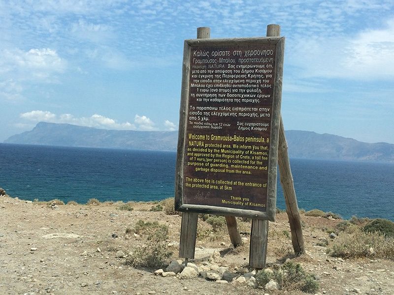 Playa de Balos. Cartel de Parque Natural donde avisa del pago de la tarifa de 1€ por persona