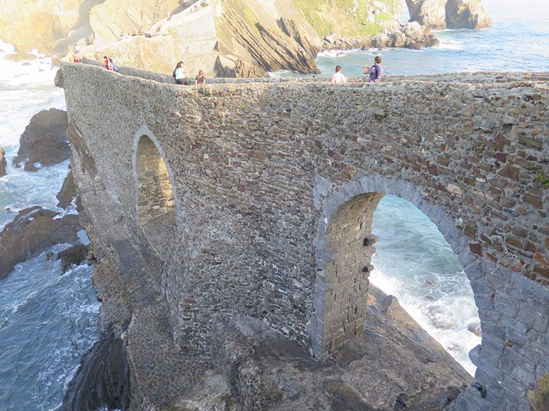 San Juan de Gaztelugatxe - Puente de piedra