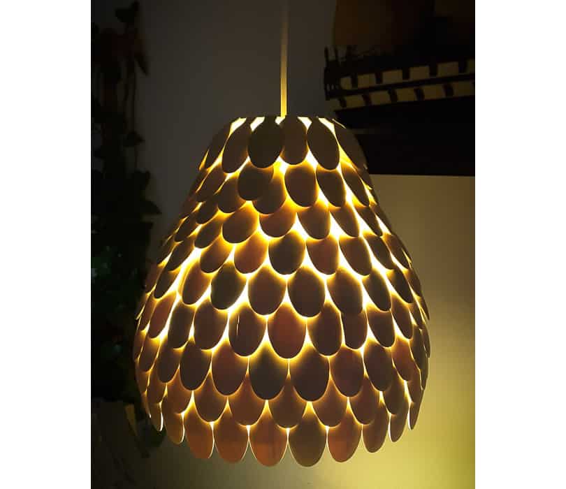 Lampe aus Löffeln Holz