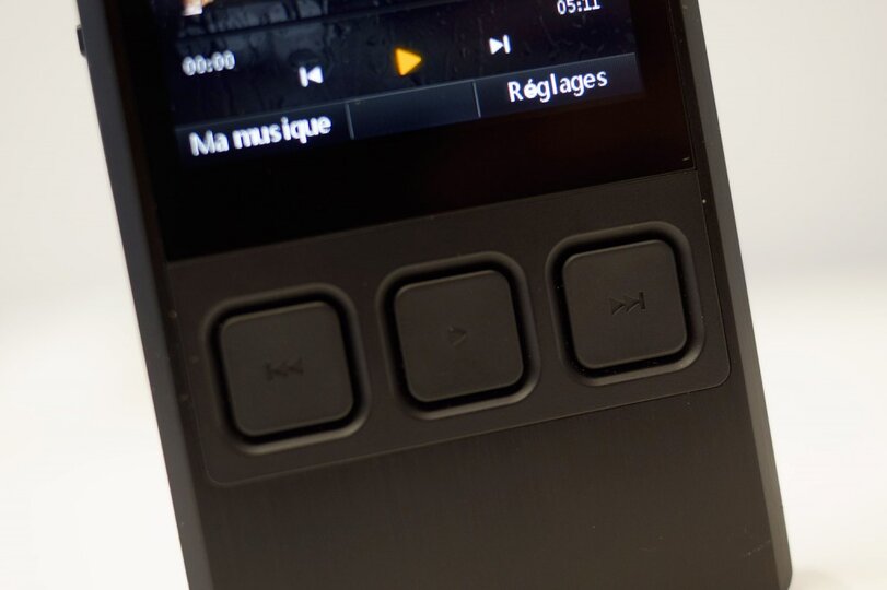 Trois boutons sur le Ibasso DX50, ni plus ni moins.
