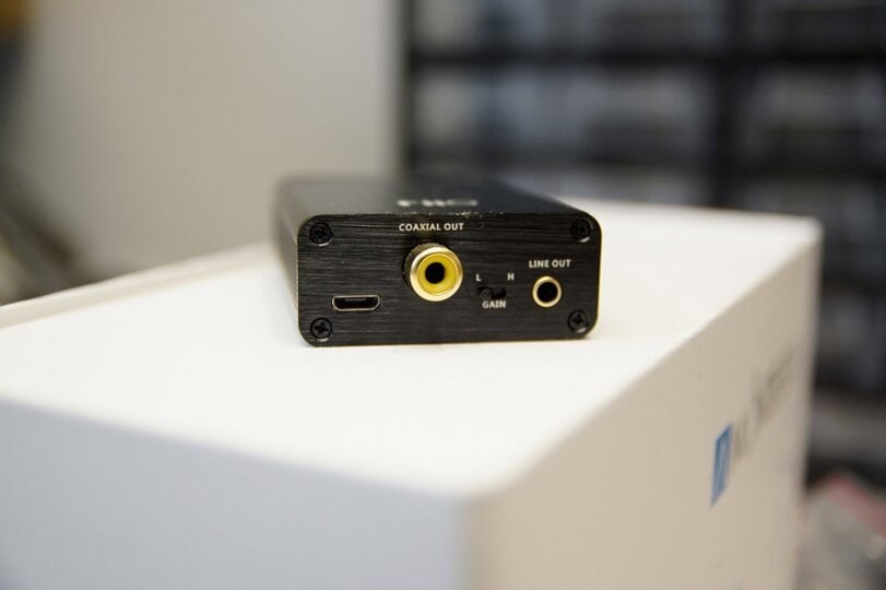 Line out et coaxial out sur le FiiO E10k.