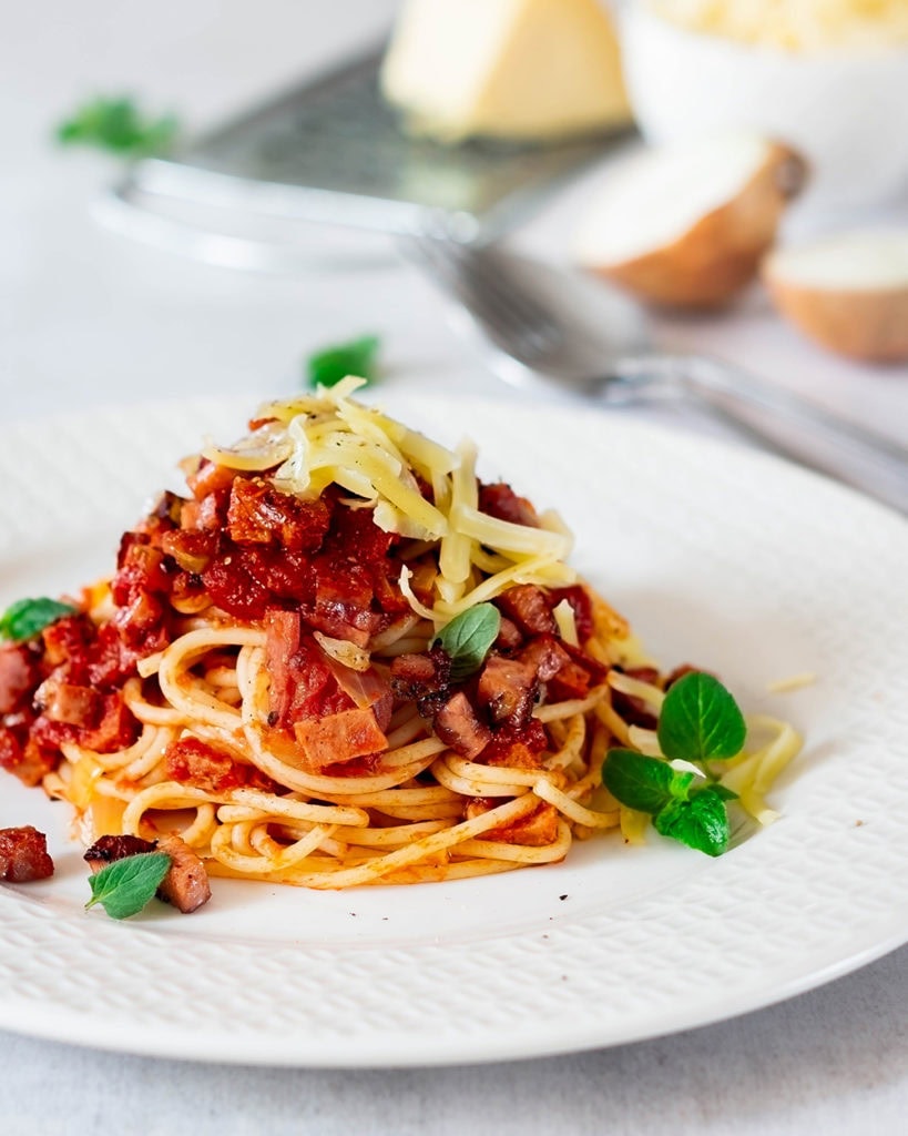 Hackfleischbällchen - Lieblingsgerichte aus der Kindheit 10 KaleidoscopicKitchen Rebekka Spaghetti mit Wurstgulasch