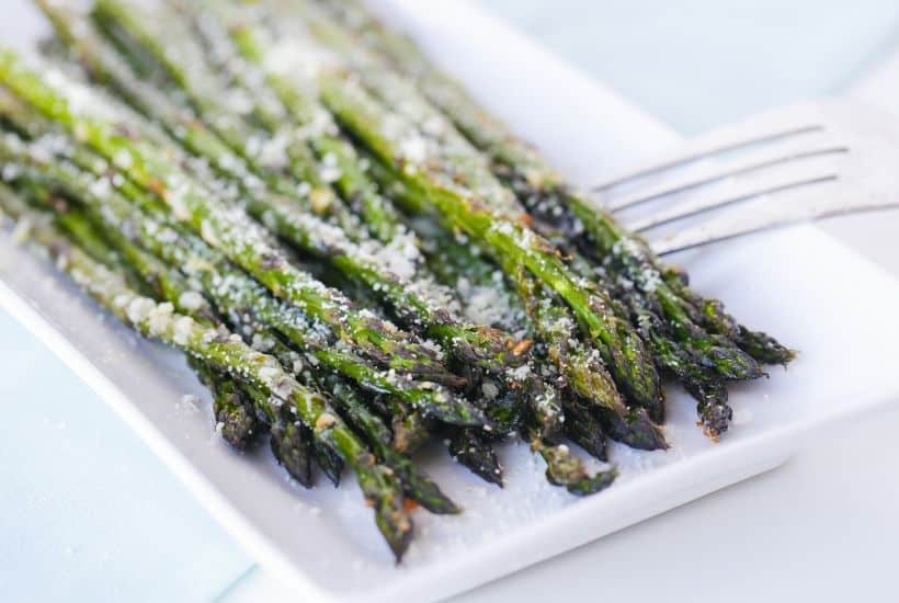 Roasted Asparagus with Garlic & Parmesan is a quick and delicious vegetable recipe. You can’t go wrong with fresh asparagus, garlic and parmesan!