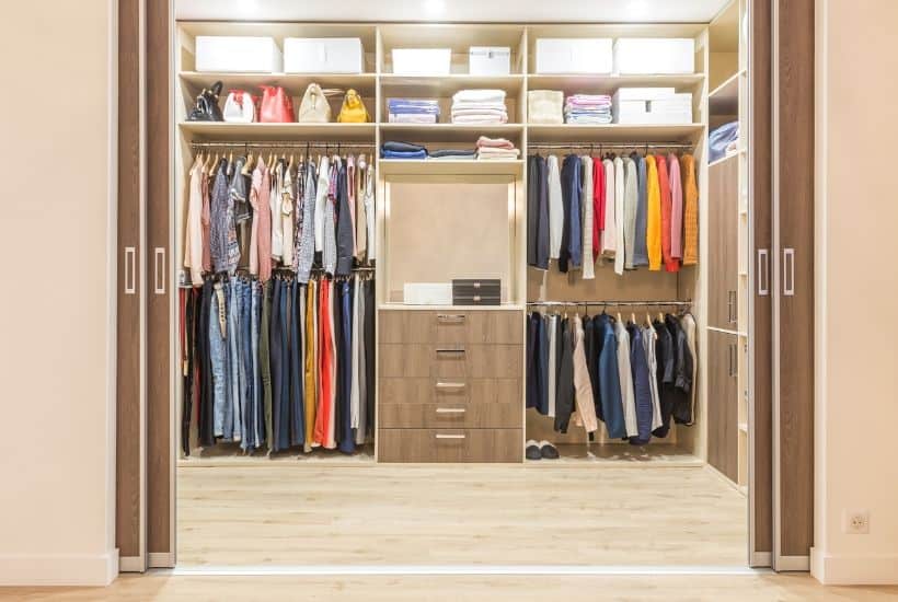 Start the year off on the right note. Here are 5 Things To Organize In The New Year Plus A Free Daily Planner To Keep You Organized. These home organization tips will give you a fresh start for the New Year! #homeorganization #mariekondo #kitchenorganization