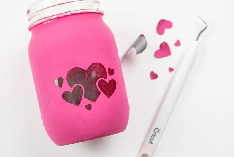 Grab some chalk paint and transform a mason jar into these Painted Mason Jar Valentine Lantern. This is an easy DIY Valentine's Day craft. Easy cricut craft project.