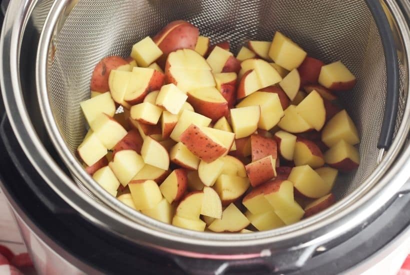 When you need a side salad for burgers, hot dogs, and even grilled chicken, prepare this Instant Pot Baked Potato Salad. It is easy to make and absolutely flavorful.
