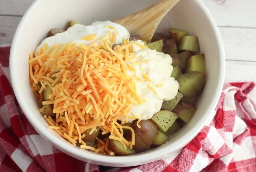 When you need a side salad for burgers, hot dogs, and even grilled chicken, prepare this Instant Pot Baked Potato Salad. It is easy to make and absolutely flavorful.