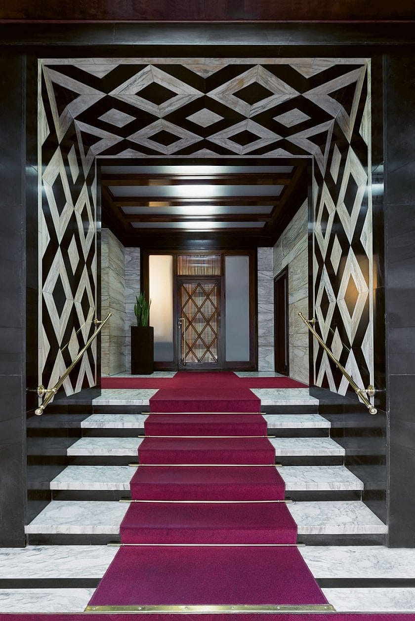 Giuseppe Roberto Martinenghi, 1937 floor: Arabescato Carrara marble walls: Nero Assoluto d’Italia limestone and Calacatta marble Copyright: © Paola Pansini