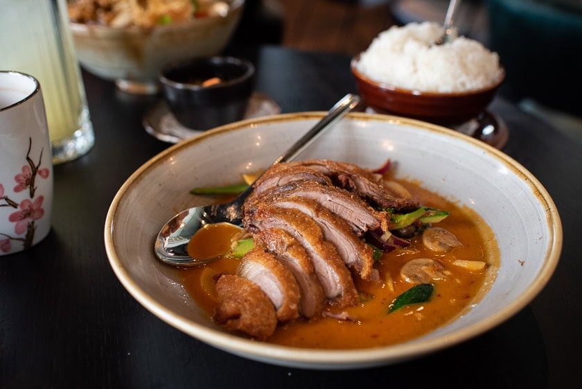 Jacci Asian Kitchen 4 Duck Sate - Knusprige Ente, Gemüse & Erdnuss