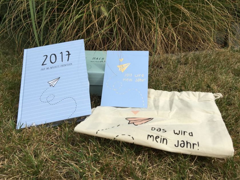 A sign sitting on the grass