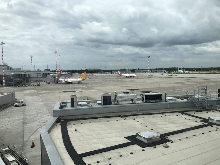Hugo Junkers Lounge – Düsseldorf Airport Hugo Junkers Lounge – Düsseldorf Airport