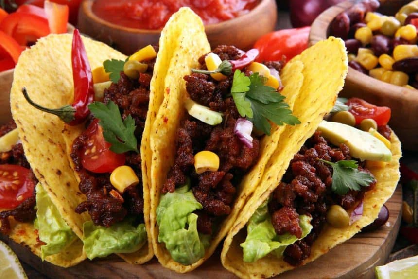 Mexiko - Die regionale Küche 5 Mexikanische Küche: Tacos mit Rindfleisch und Avocados