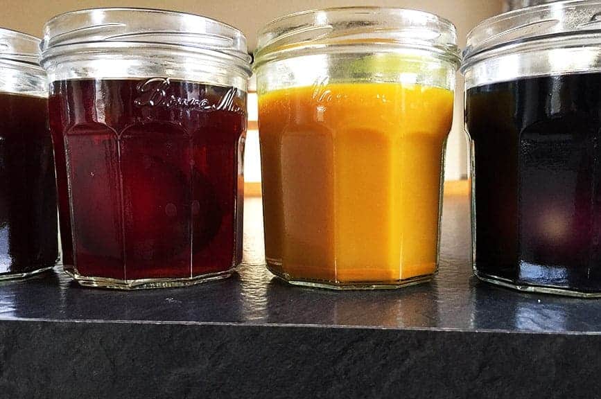 How to dye eggs naturally