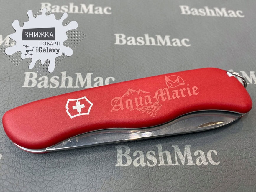Гравировка на красном Victorinox