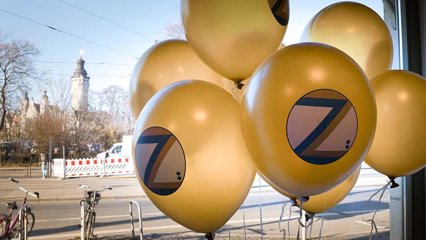 Zurek Küchen Luftballons mit dem Blick auf das Rathaus in Leipzig