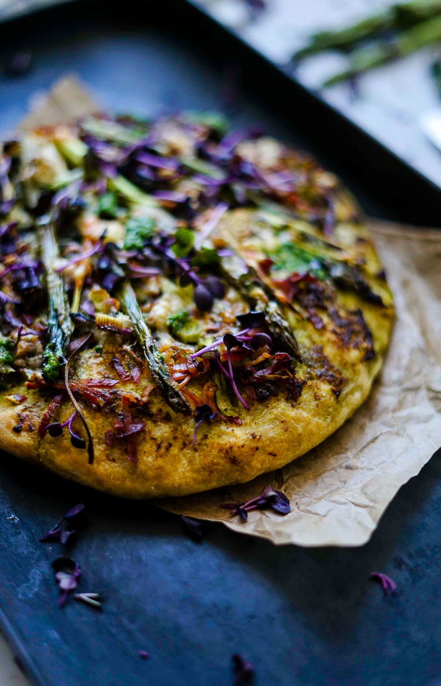 Spargel-Focaccia mit Bärlauchpesto