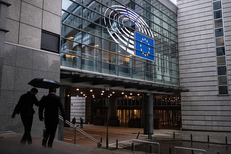 BRUSSELS, BELGIUM - APRIL 09: Commuters shelter from the rain under umbrellas as they walk past the European Parliament on April 09, 2019 in Brussels, Belgium. British Prime Minister Theresa May will return to Brussels on April 10 for the "Special Meeting of the European Council (Article 50)" summit, where members will vote on an extension for the withdrawal of Britain from the EU. (Photo by Leon Neal/Getty Images)
