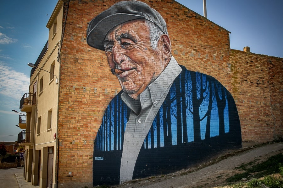 Un Pueblo Rural En Lleida Que Cubre De Murales Y Arte Cada Pared
