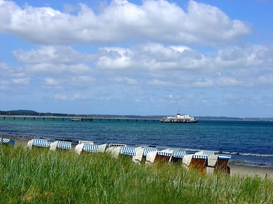 Ausflugsdampfer an der Seebrücke in Binz