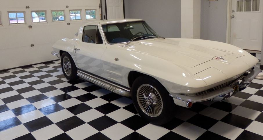 Checkered Flag Floor with Classic Corvette