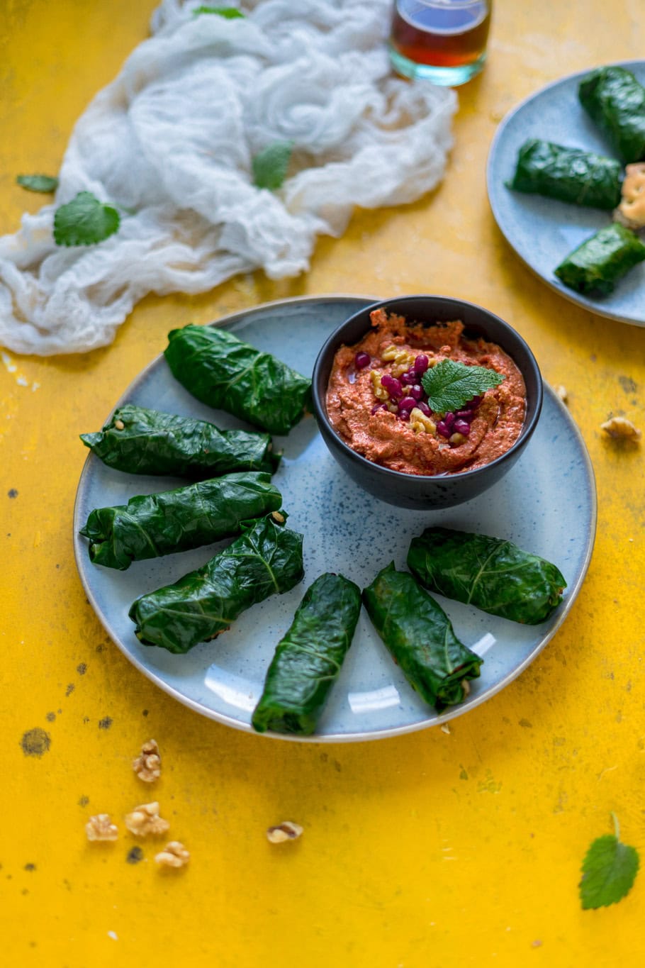 Gefüllte Kohlrabiblätter mit Muhammara