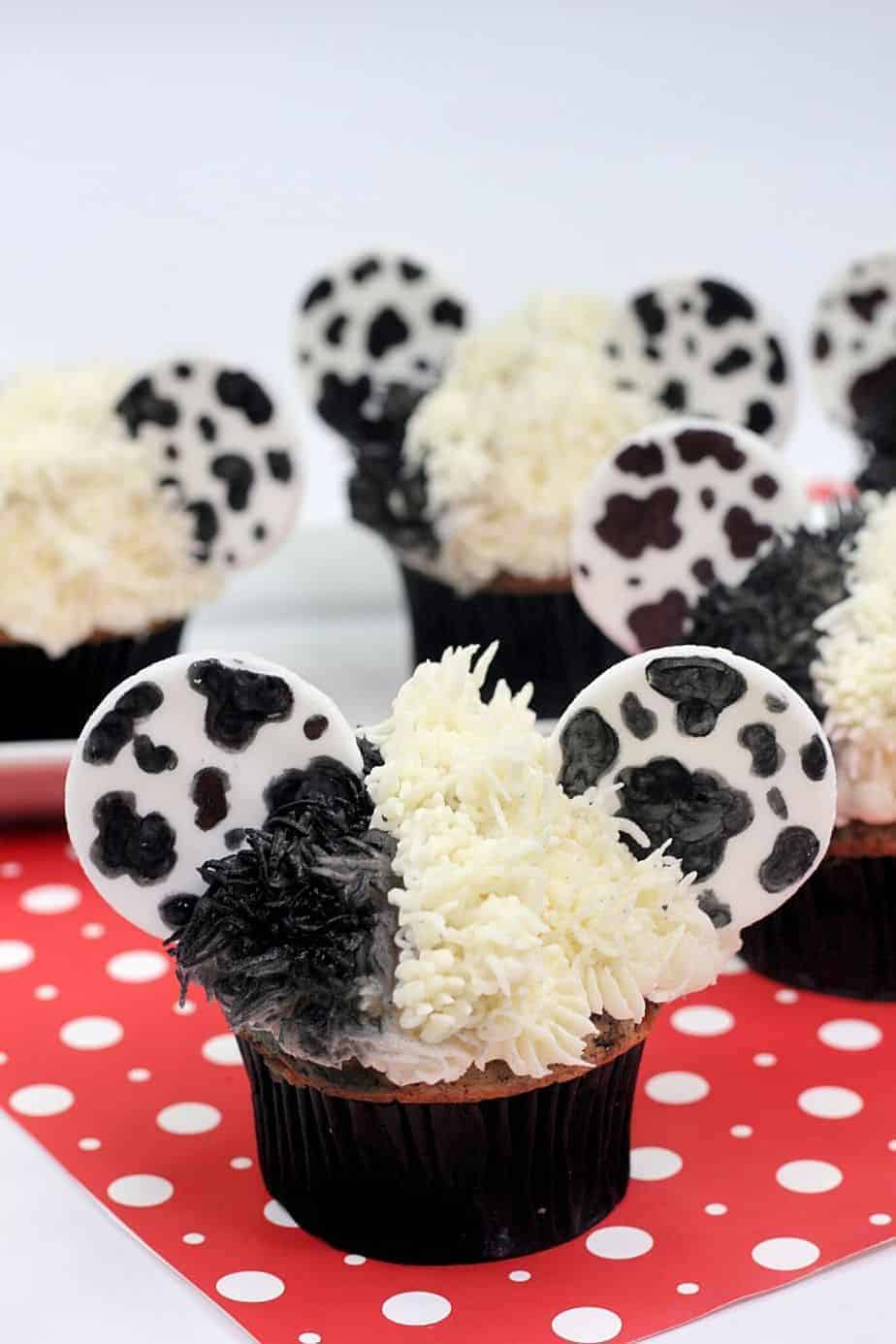 Cruella De Vil Cupcakes The Farm Girl Gabs Cruella De Vil Cupcakes The Farm Girl Gabs