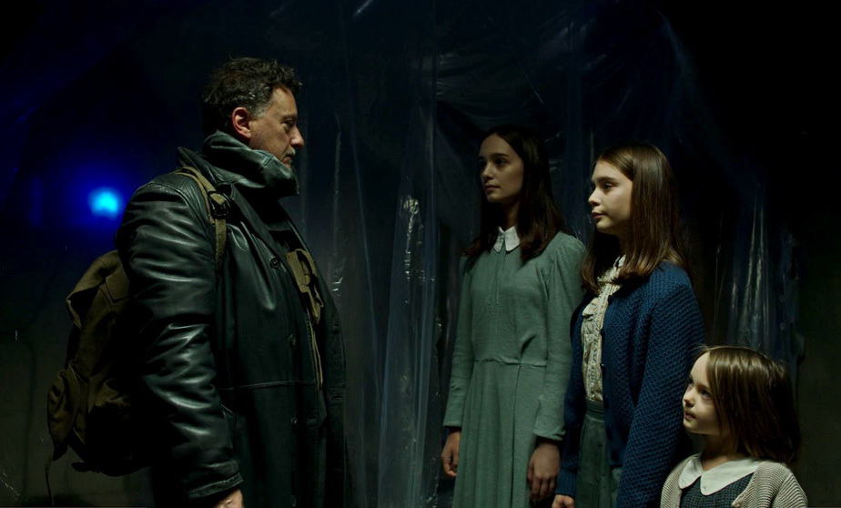 DARKNESS (BUIO), de Emanuela Rossi 5 "O pai" (Valerio Binasco), Stella (Denise Tantucci), Luce (Gaia Bocci) e Aria (Olimpia Tosatto)