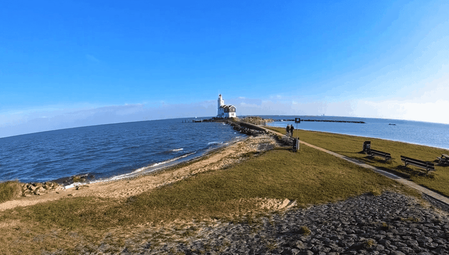 marken lighthouse netherlands