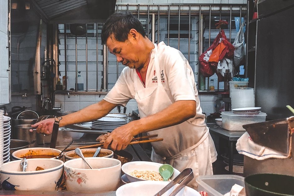 Beyond The Chilli Crab 7 Unmissable Dishes In Singapore Under 10 11 L Hawker cooking at Hill Street Tai Hwa Pork Noodle | Singapore hawker dishes