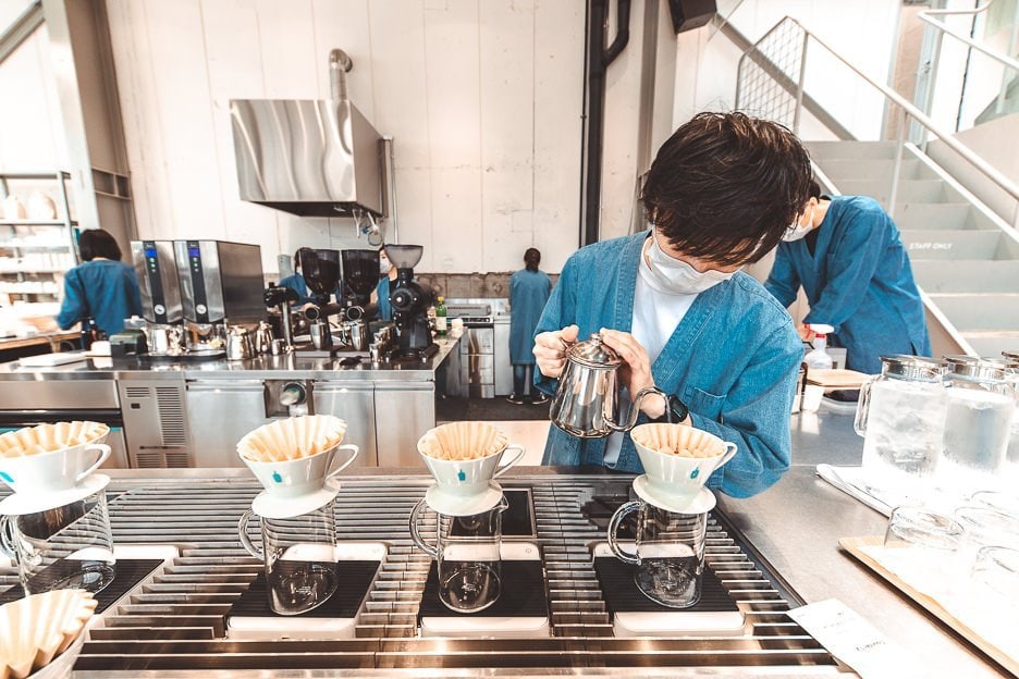 Tokyo Coffee Guide 9 L Barista preparing drip coffee at Blue Bottle Coffee | best specialty coffee in Tokyo