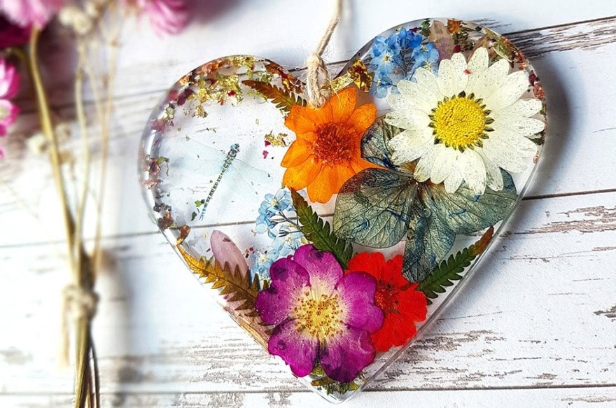 Resin Casting Tutorial: Embedding Flowers in Resin