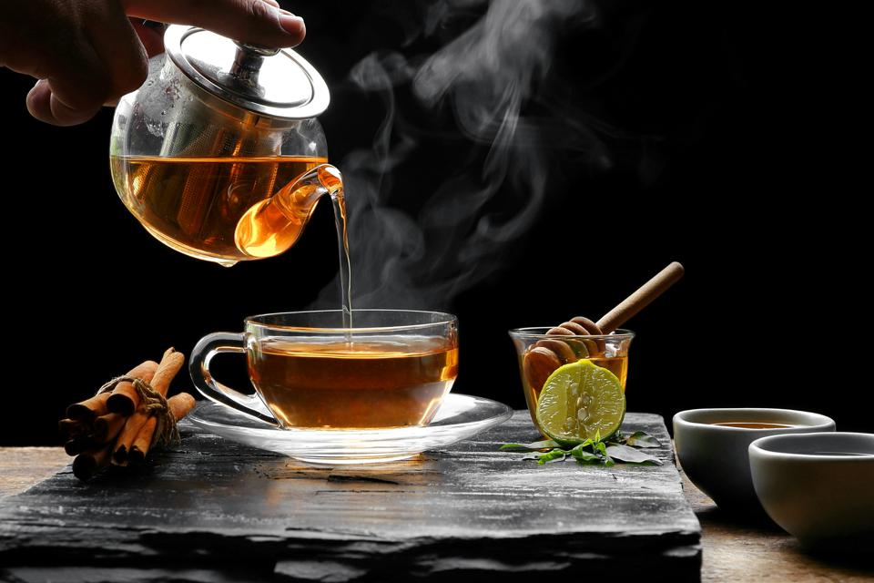 چای یکی از محبوبترین نوشیدنیهای مردم ایران است. کشت و صنعت چای در ایران قدمتی صدساله دارد و اکنون بخشی از فرهنگ کشور ما شده است.
