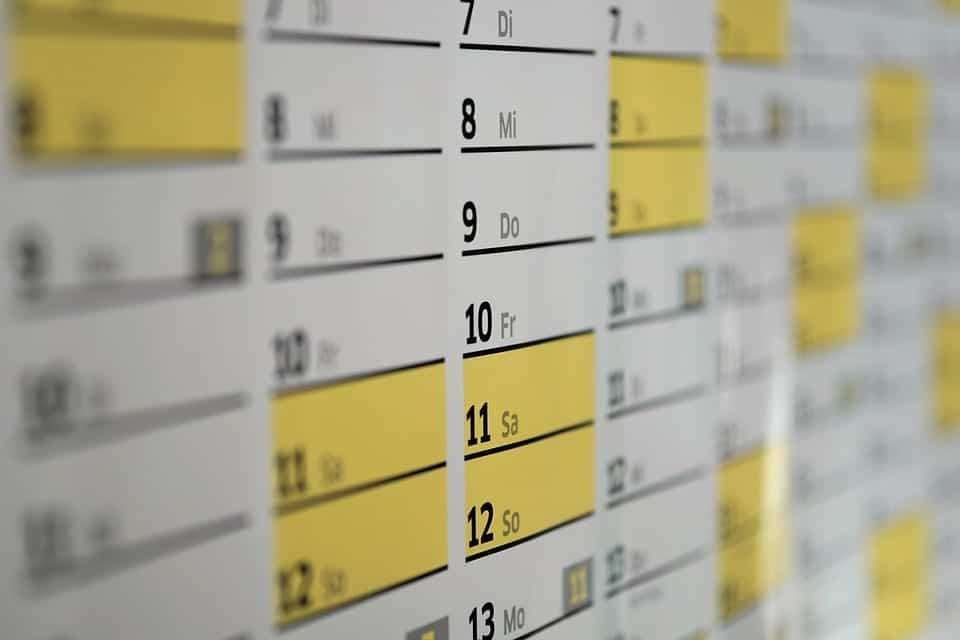 How To Save Money When Traveling And Not To Go Broke While Abroad? 12 when to book your flight