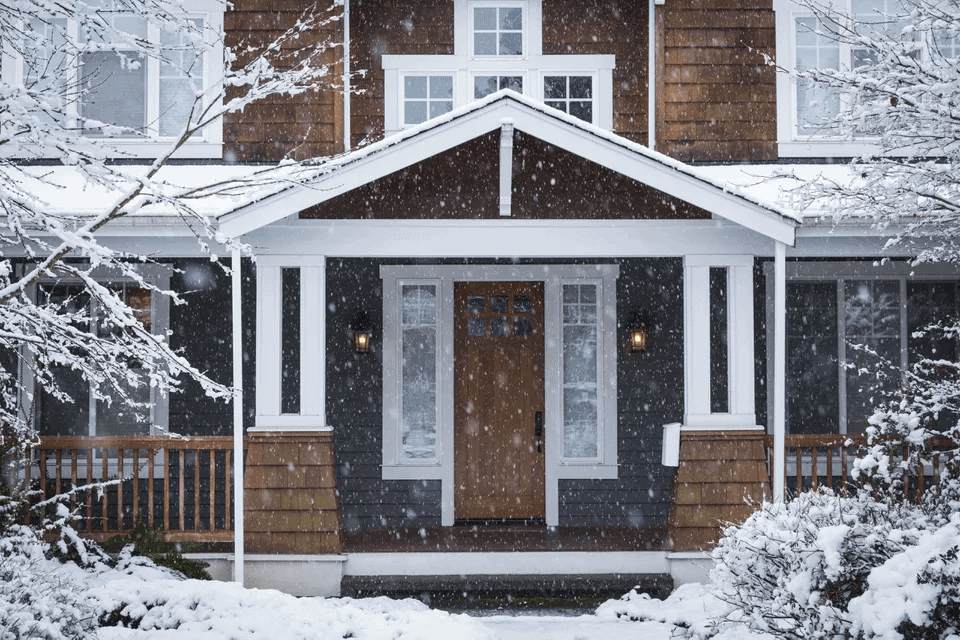 EVERGREEN DIY PORCH DECOR IDEAS FOR WINTER