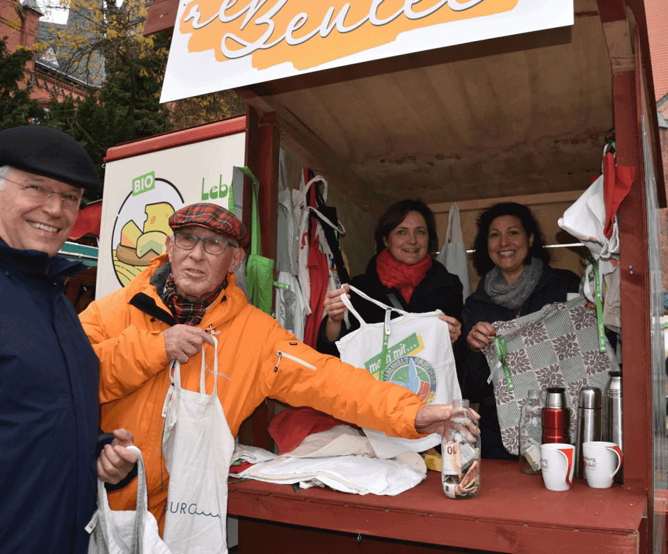 Über 1.500 Leinenbeutel werden gegen Spende verteilt!