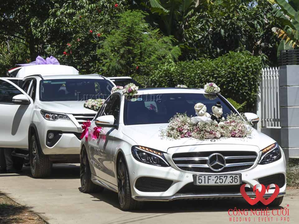 Cho thuê xe cưới - Mecedes 300