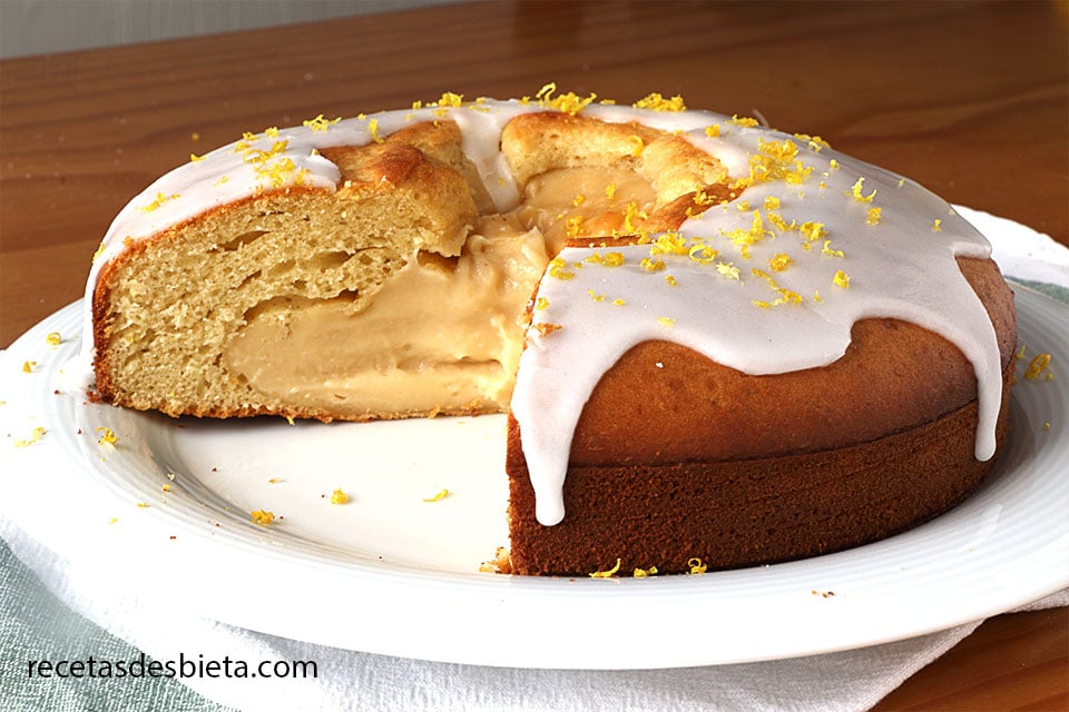 bizcocho con crema pastelera