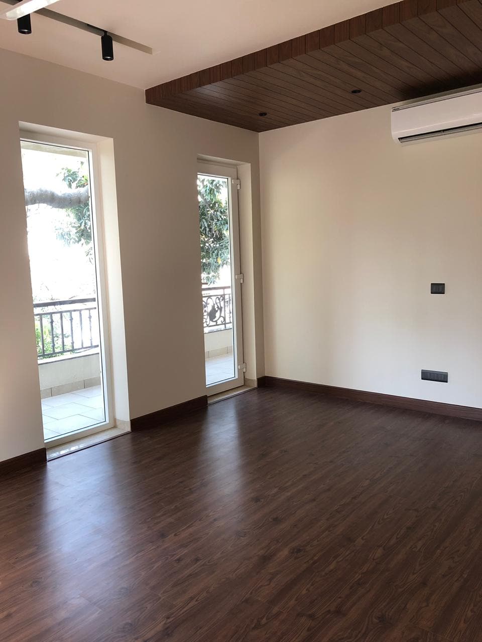 ENTIRE KOTHI / BUILDING FOR LEASE / RENT EXCLUSIVE DUPLEX 5 BEDROOMS