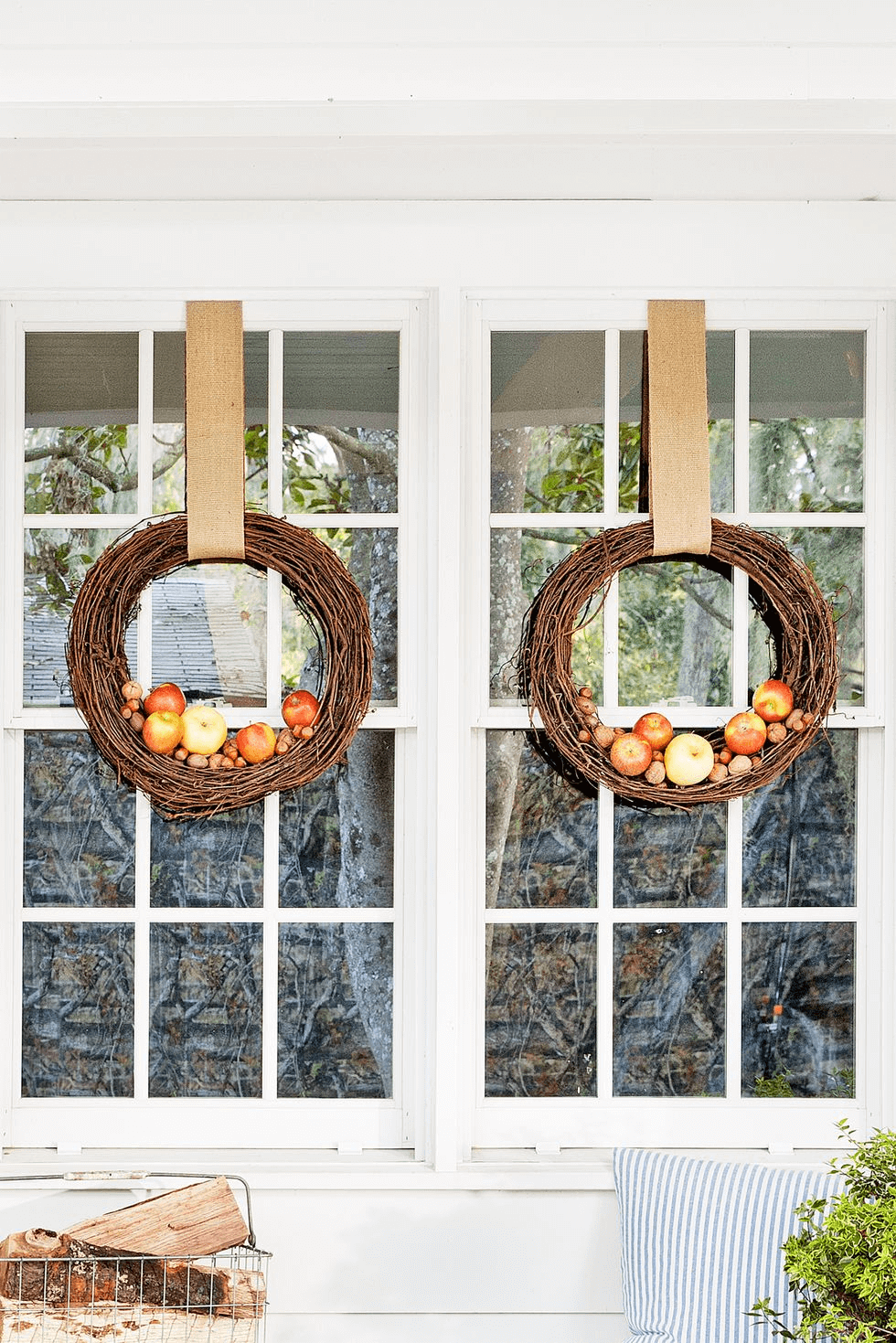 DIY HANGING WREATHS PORCH DECOR IDEAS FOR FALL AND WINTER