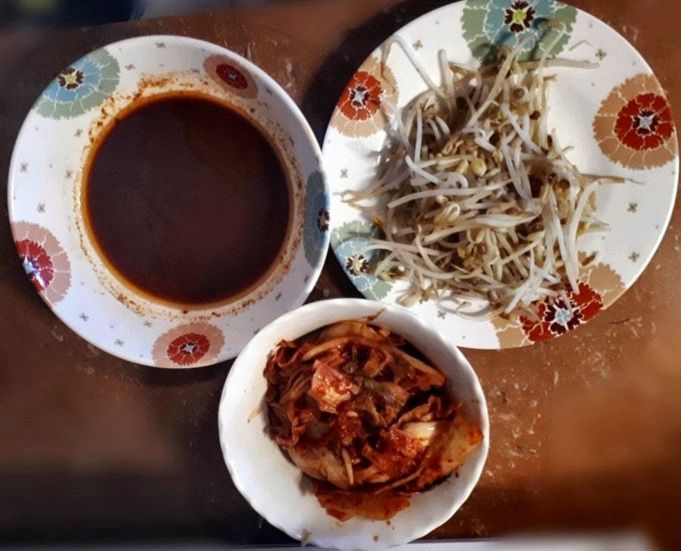 Ingredients needed to make a Korean Kimchi Fried Rice
