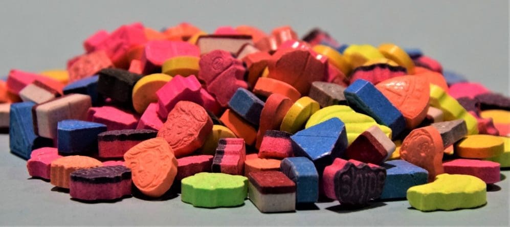 Sammlung unterschiedlicher Ecstasy Pillen, Foto: Zoll