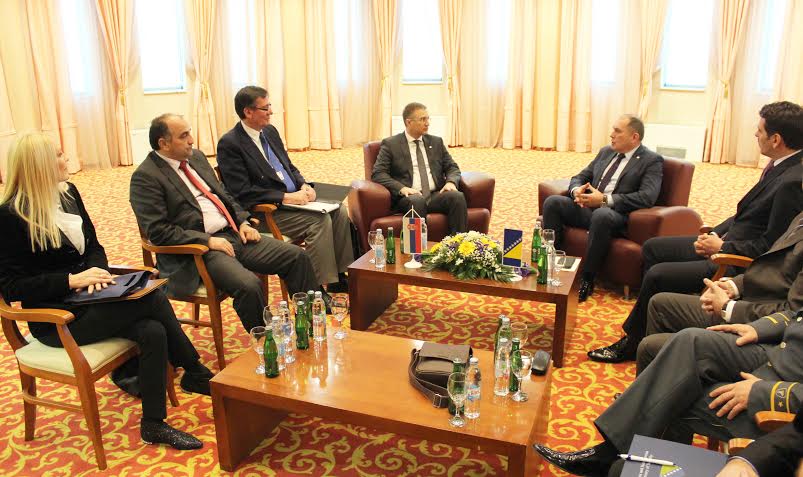 Sarajevo: Ministri Stefanović i Mektić potpisali su Protokol o saradnji dva ministarstva u oblasti forenzičkih ispitivanja i veštačenja Sarajevo: Ministri Stefanović i Mektić potpisali su Protokol o saradnji dva ministarstva u oblasti forenzičkih ispitivanja i veštačenja