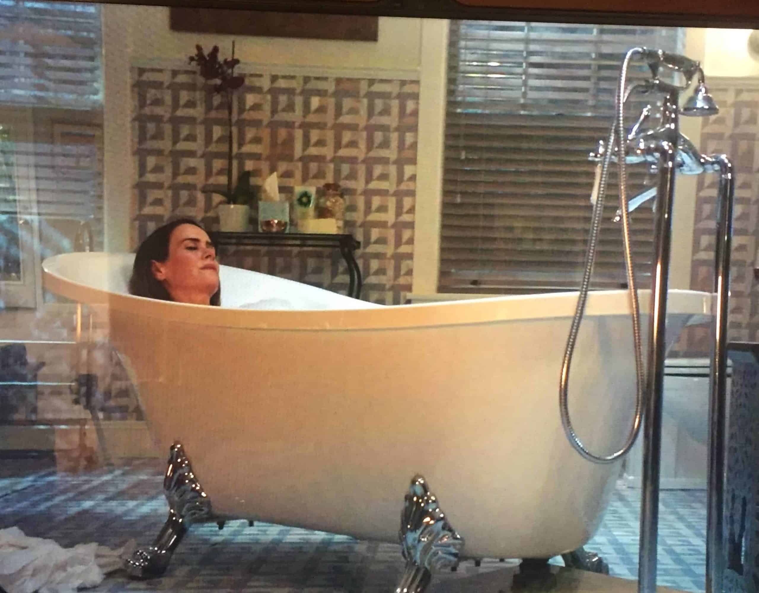 Clawfoot tub in American Horror Story: Cult