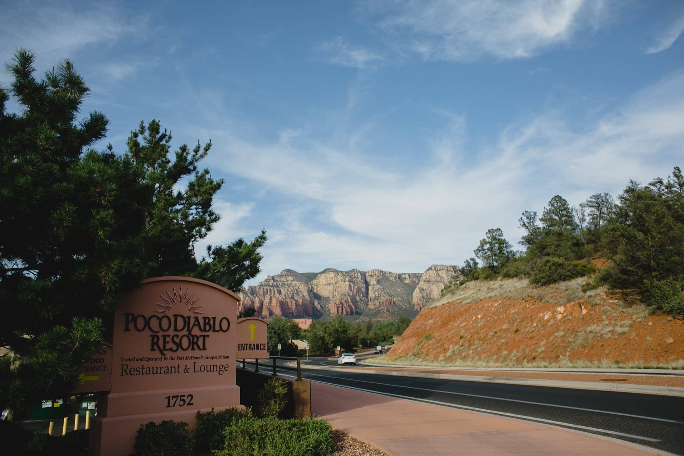 dog-friendly-poco-diablo-sedona-wedding_0029 Poco Diablo Resort entrance in Sedona