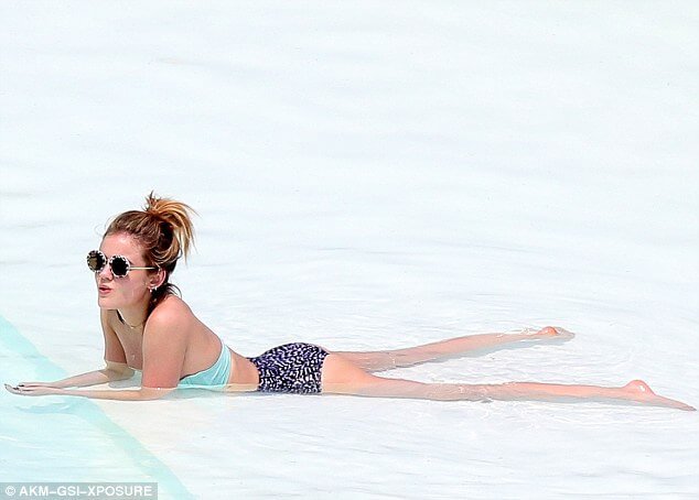 What Body Types Can Wear High Waisted Bikinis? 6
