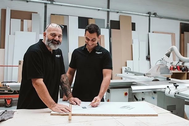 Interieurbouwer Papendrecht Die Lachen Tijdens Hun Werk