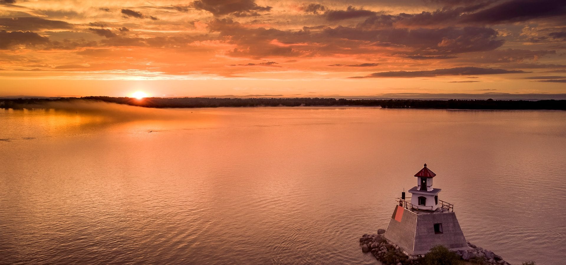 Découvrir la faune <br />
et la flore du fleuve <br />
Saint-Laurent.
